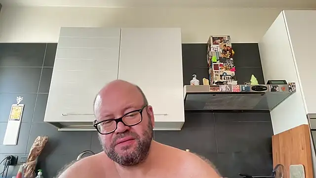 theitalianbear Chat XXX in diretta