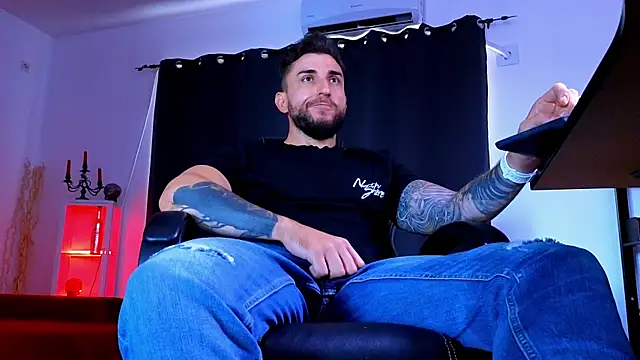MightyAaron66 现场XXX聊天