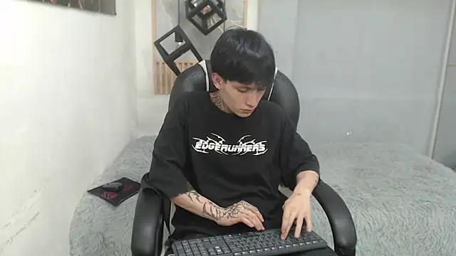 Cry_thereal 即時 XXX 聊天