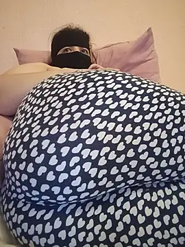 Czat XXX na żywo – Lara-_-28