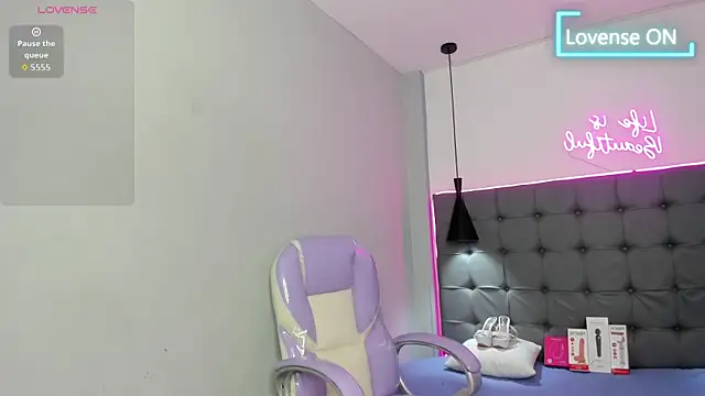 scarletcherry18's Live XXX Chat