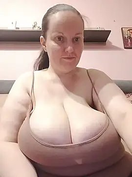 BustyLadyAlma Chat XXX in diretta