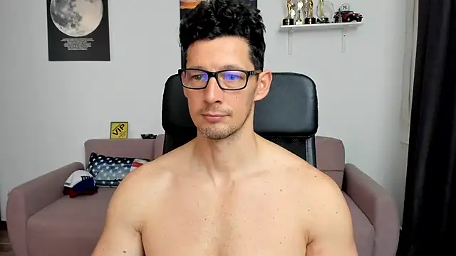 BrutusK08's Live XXX Chat
