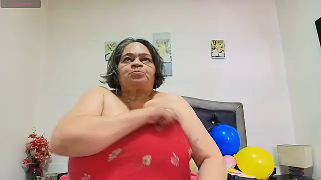 دردشة QueenMatturex الجنسية المباشرة