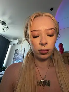 MaryChanXO XXX чат на живо