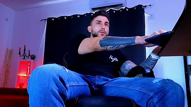 Chatroom XXX en direct de MightyAaron66