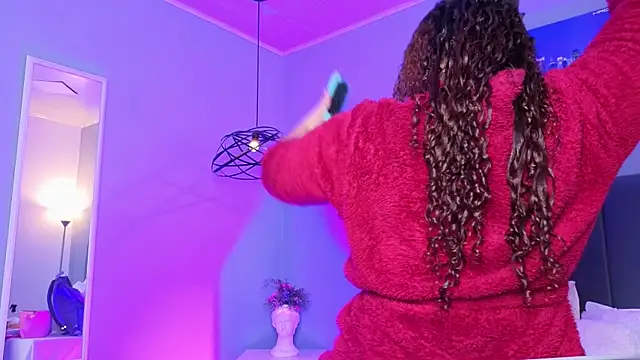 Chat +18 de ninna_curly ao vivo