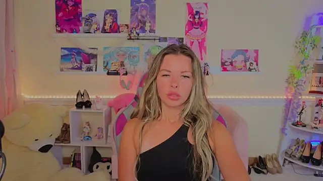 Real_Tini Chat XXX live