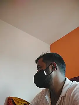 YOUR_DREAM_BOY: διαδικτυακό σόου στην κάμερα