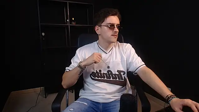 Chat +18 de FelixStarkk ao vivo