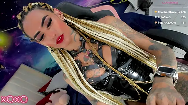 Chat +18 de Nella_Dolls ao vivo