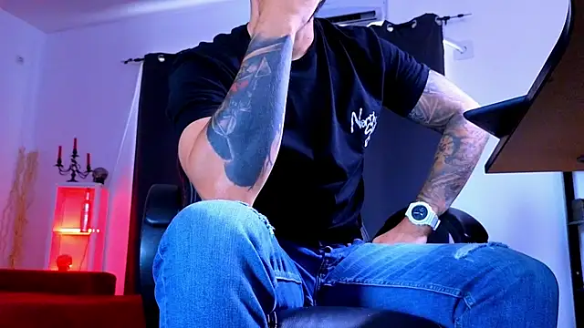MightyAaron66 Live XXX Chat