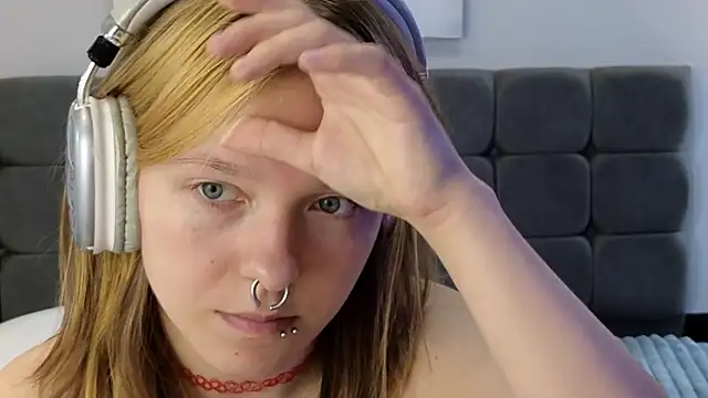 LauraLowen Live XXX chat