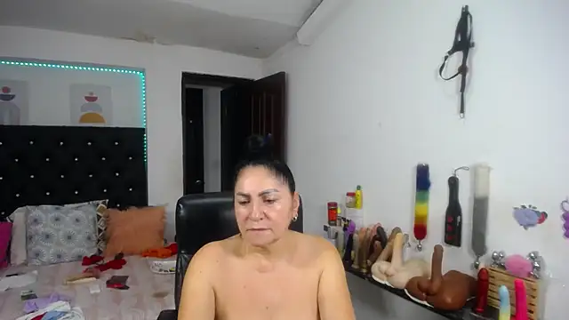 mature_bigboobs10 Adlı Modelin Canlı XXX Sohbeti
