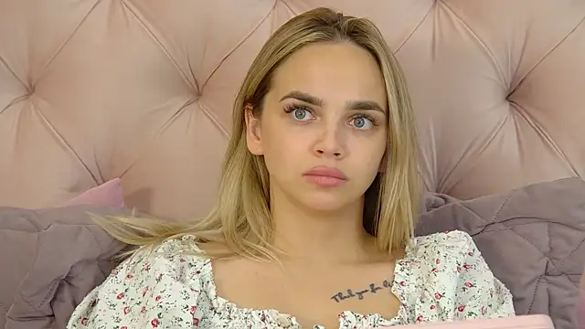 AnitaVenture Adlı Modelin Canlı XXX Sohbeti