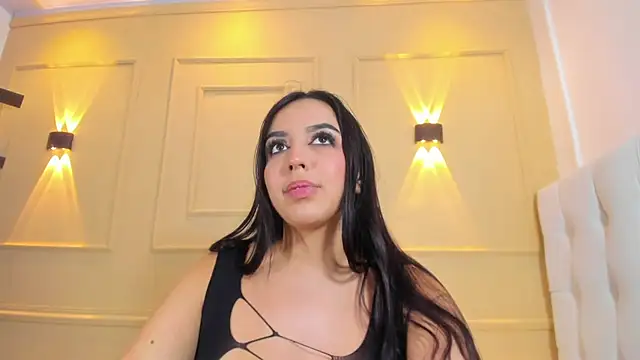 IVONNEREYES' Live XXX Chat
