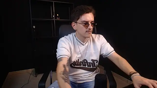 Онлайн чат XXX FelixStarkk