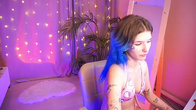 Lain_Root Chat XXX in diretta