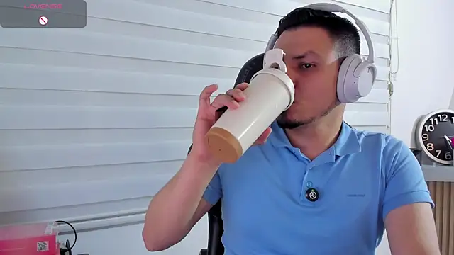 XXX chat uživo modela Rick_Adams