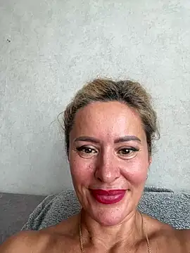 Tania201243's Live XXX Chat