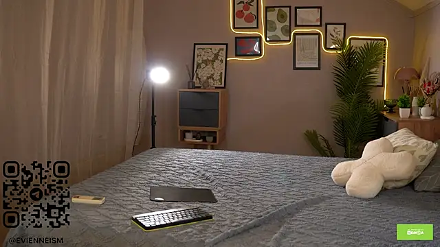 Lunea_Evienne_ Chat XXX in diretta
