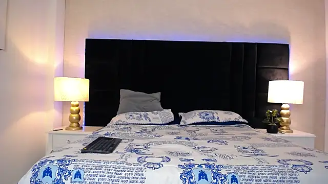 SkylerBigxxx Webcam Show