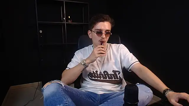 FelixStarkk Chat XXX in diretta