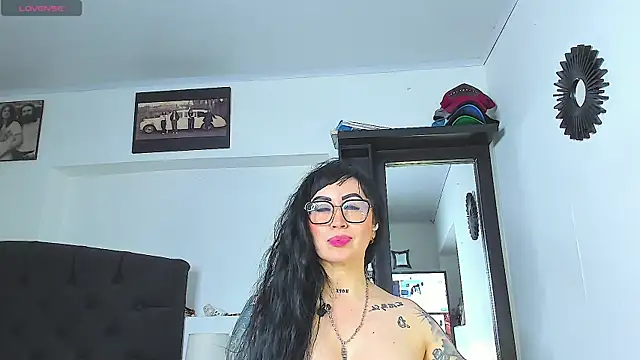 Vicky_hotmilf élő XXX-chatje
