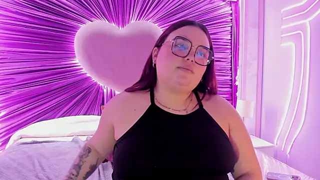 Lushi_Love élő XXX-chatje