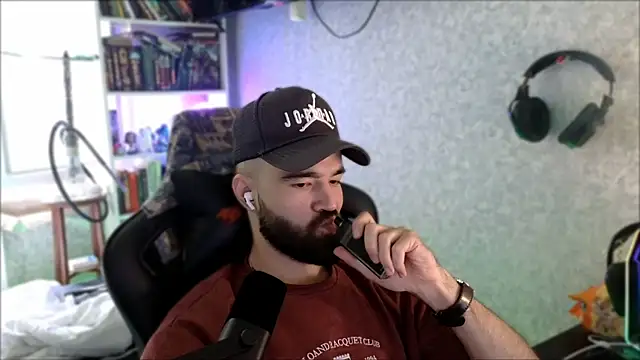 دردشة _Serious_Man الجنسية المباشرة