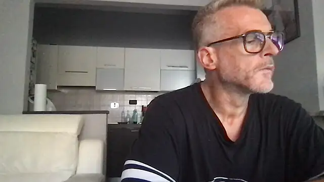 Pokazy przed kamerką – Axl_hot
