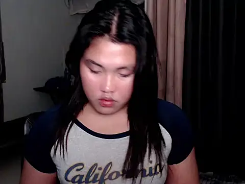 Mystic_Ember Show Webcam