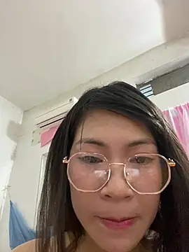 -Lyly_69 即時 XXX 聊天