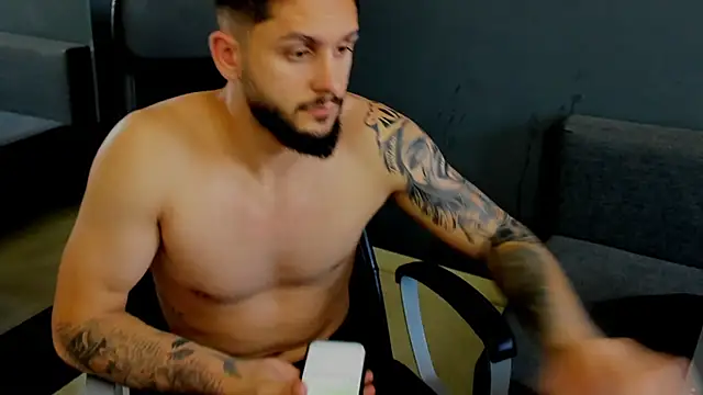 TroyWadee Chat XXX live