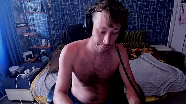 CuteBoy228 élő XXX-chatje