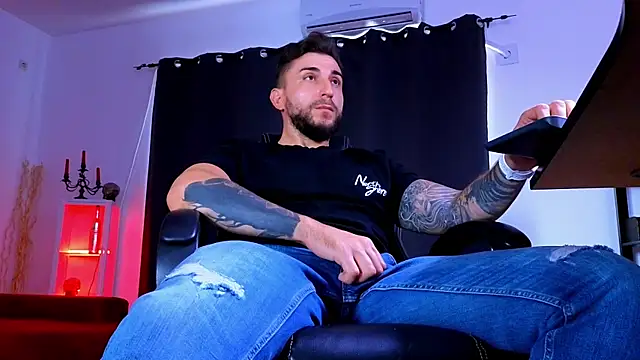 MightyAaron66 Live XXX-chat