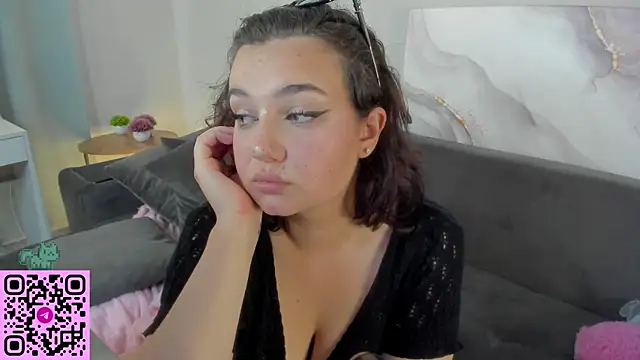 Mary_F0x Adlı Modelin Canlı XXX Sohbeti