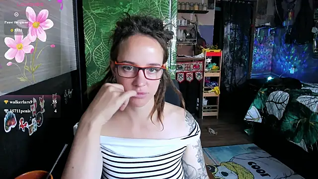 צ'אט XXX בשידור חי של LisaFoxy_y