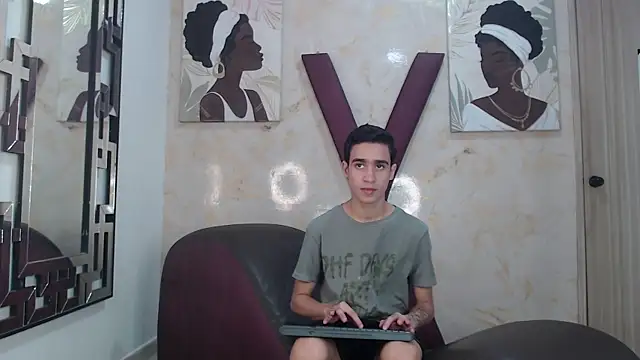 XXX chat uživo modela GOLDEN_BOSS