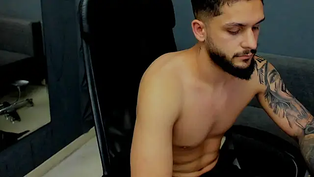 TroyWadee Chat XXX live