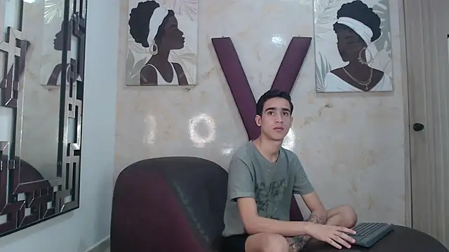 XXX chat uživo modela GOLDEN_BOSS