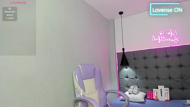 scarletcherry18's Live XXX Chat