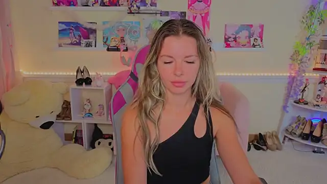 Real_Tini's Live XXX Chat