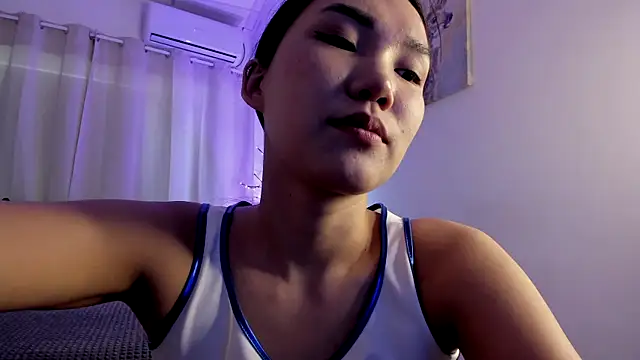 Divine_Madeleine's Live XXX Chat