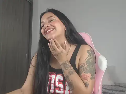 ObeyVal's Live XXX Chat