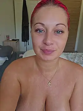Chaudesquirt's Live XXX Chat