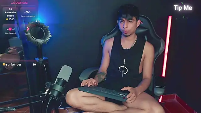 แชท XXX สดของ ALPHA_LATINO