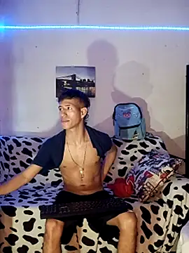 dareck_18 élő XXX-chatje