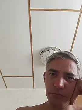 HotRamis83 Chat XXX in diretta