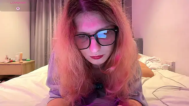 دردشة AlicePinkhead الجنسية المباشرة